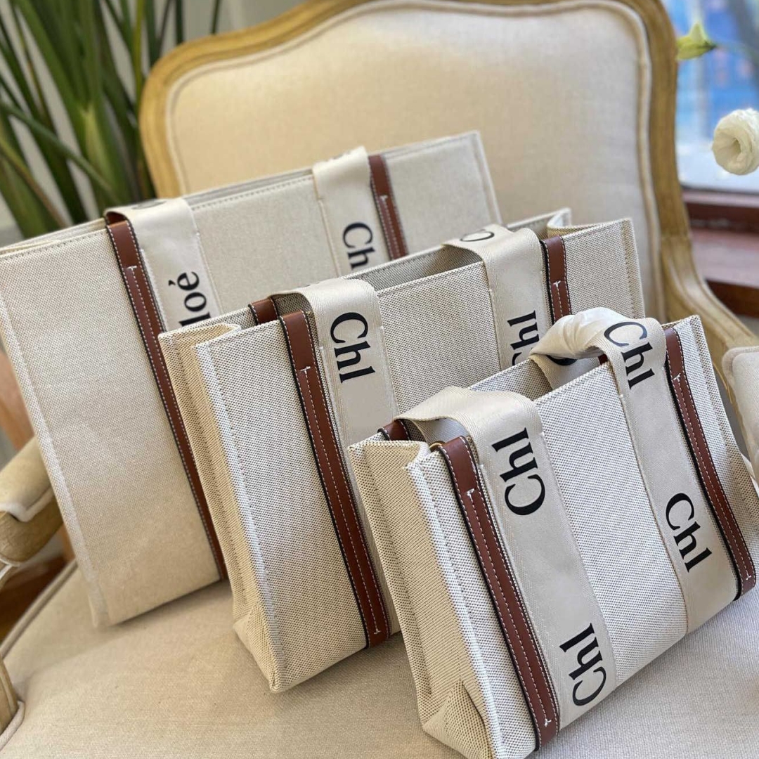Women tote bags shopping bag quality new WOODY Totes high capacity NYLON hobo fashion linen Large Beach luxury designer travel Crossbody Fashion Designers
Women tote bags shopping bag quality new WOODY Totes high capacity NYLON hobo fashion linen Large Beach luxury designer travel Crossbody Fashion Designers