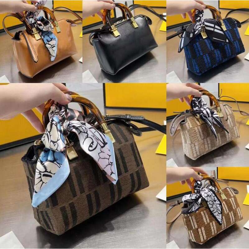 Evening Bags Luxury Designer By the way Pillow Bag Fashion Women's Mini Cute Letter Handbag Shoulder Crossbody Clutch Purse Messenger bagsM
Evening Bags Luxury Designer By the way Pillow Bag Fashion Women's Mini Cute Letter Handbag Shoulder Crossbody Clutch Purse Messenger bagsM