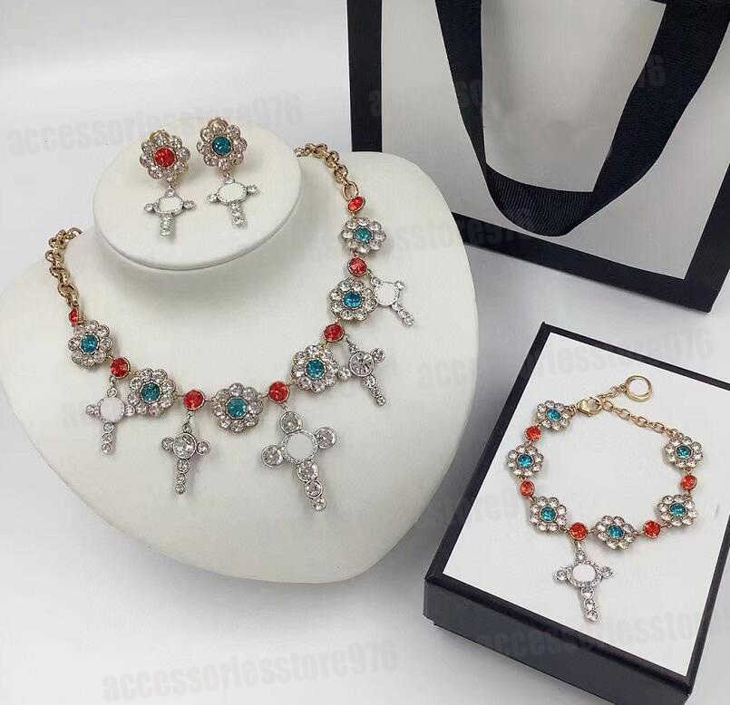 Fashion Cross Necklace Stainless Steel Bracelets Rhinestone Crystal Men Womens Classics Ear Stud Gold Chain Wedding Choker Pendant Party
Fashion Cross Necklace Stainless Steel Bracelets Rhinestone Crystal Men Womens Classics Ear Stud Gold Chain Wedding Choker Pendant Party