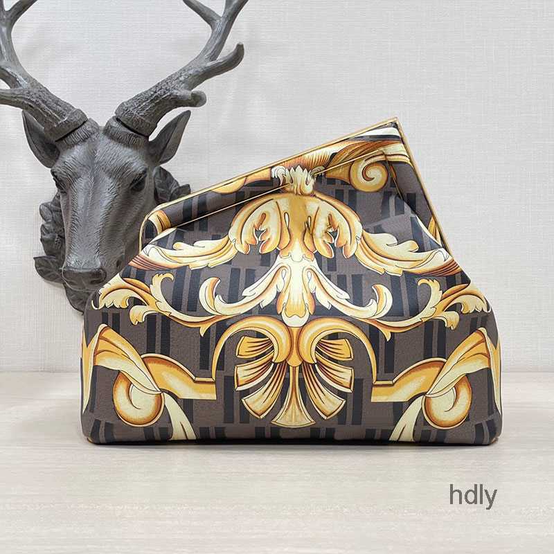 Evening Bags Baroque Print Shoulder Bag Crossbody Handbags Purses Leather Tote Bags 5A Quality Women Classic Letter Metal Hasp Clutch Purse Metal Hardware Wallet, 26x18x9.5cm
Evening Bags Baroque Print Shoulder Bag Crossbody Handbags Purses Leather Tote Bags 5A Quality Women Classic Letter Metal Hasp Clutch Purse Metal Hardware Wallet, 26x18x9.5cm