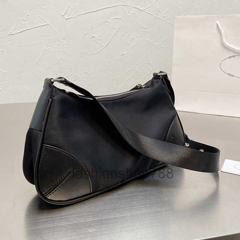 pochette bag Black Nylon Underarm Bag 21ss Italy Milano Brand Shoulder Bags Waterproof material Patchwork Crossbody Handbags Woman Shopping Purse
pochette bag Black Nylon Underarm Bag 21ss Italy Milano Brand Shoulder Bags Waterproof material Patchwork Crossbody Handbags Woman Shopping Purse