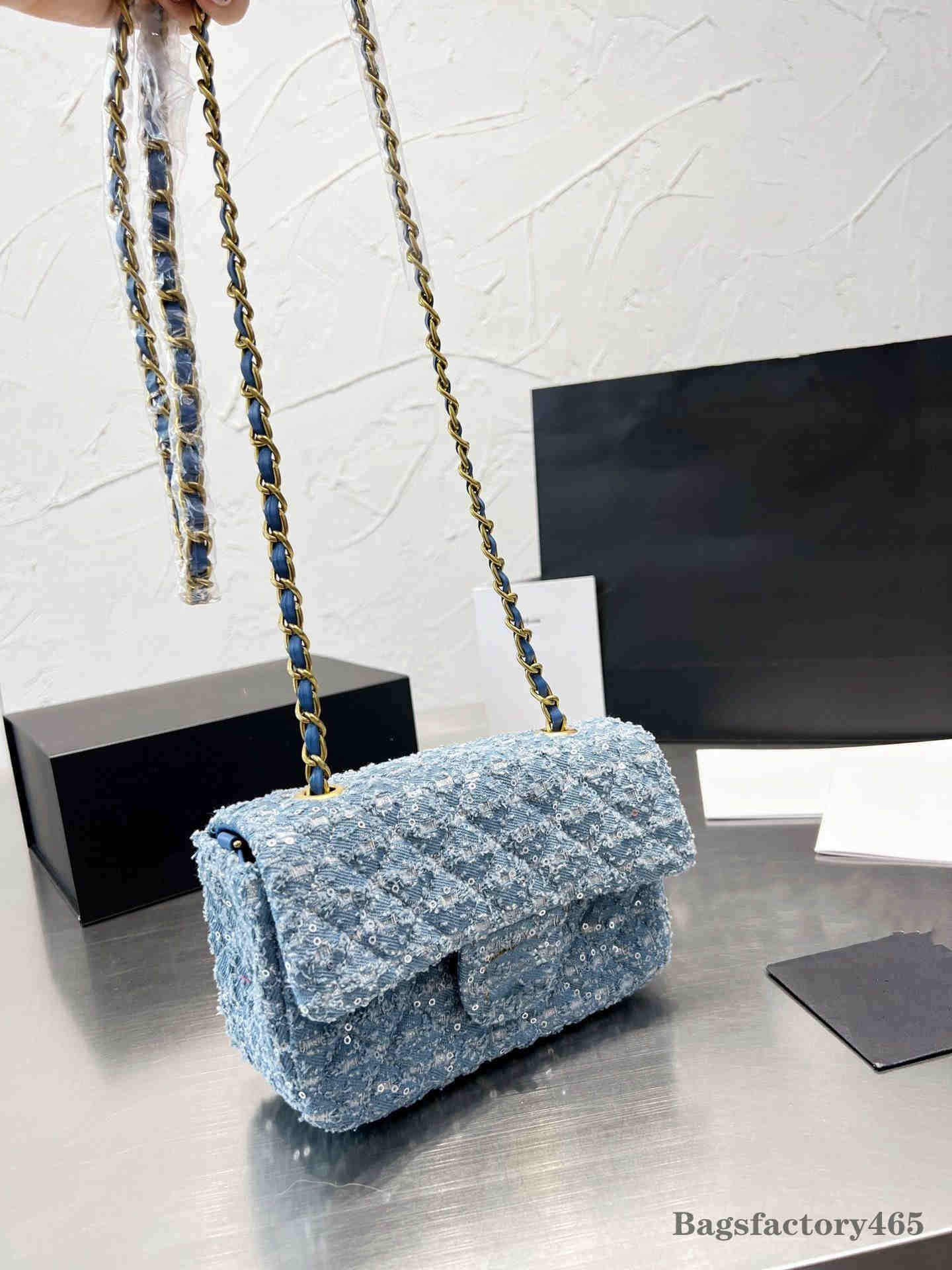 Women's Luxury Designers Shoulder Bags Fashion Clamshell Two-tone Woven Envelope Bag Texture Gold Metal Strap Crossbody Bag Factory Direct Sales, Color 3
Women's Luxury Designers Shoulder Bags Fashion Clamshell Two-tone Woven Envelope Bag Texture Gold Metal Strap Crossbody Bag Factory Direct Sales, Color 3