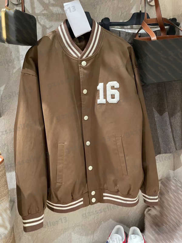 Designer Women Jacket Numbers Print Baseball Jersey Tops Jackets Button Cardigan Fashion Classic Vintage Crew Neck Sports Style Jacket 0912
Designer Women Jacket Numbers Print Baseball Jersey Tops Jackets Button Cardigan Fashion Classic Vintage Crew Neck Sports Style Jacket 0912