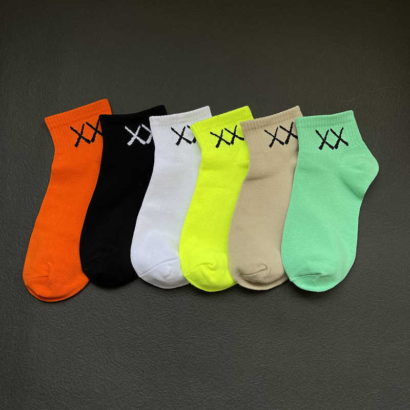 Men's Socks 4 PairsBox Fashion XX Crew Male Street Europe 350 Style Hip Hop Match Tidal Men and Women Personality 220923