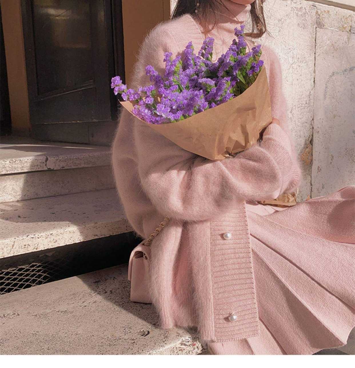 Elegant Women's Sweaters Women Mink Cashmere Cardigan Coat Chic Autumn Winter Pearl Button V Neck Knitted Mohair Soft Loose Sweater Jacket Coat T