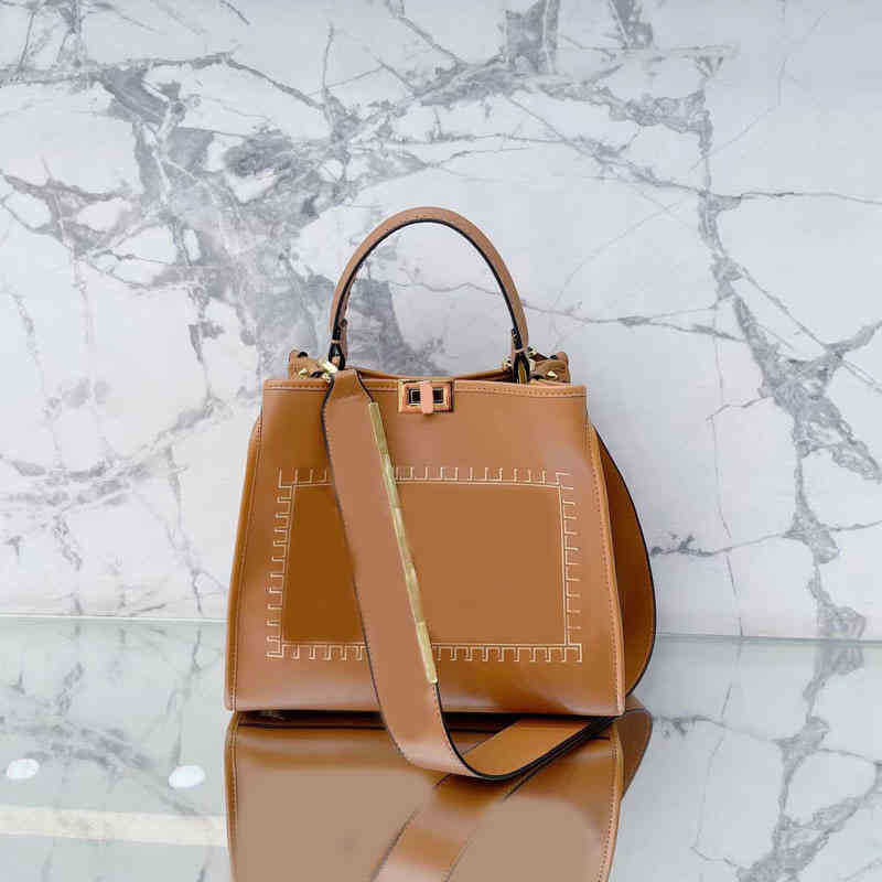 Evening Bags Totes Designer Joint Tote Women Shoulder Shopping Travel f Frame Clutch with Metal Inlaid Strap 220819, White--style 2
Evening Bags Totes Designer Joint Tote Women Shoulder Shopping Travel f Frame Clutch with Metal Inlaid Strap 220819, White--style 2