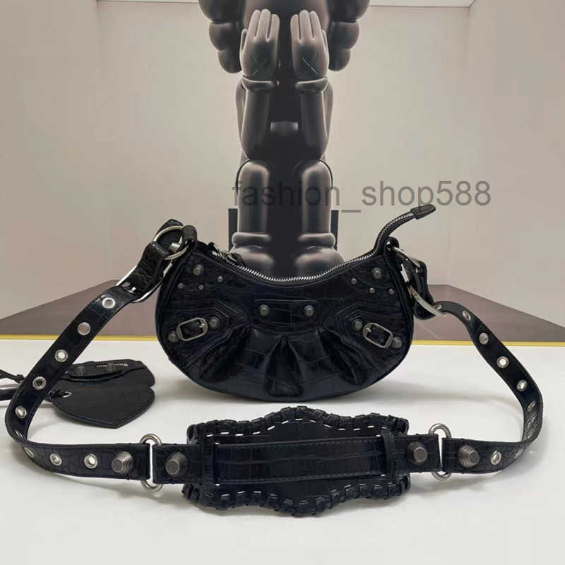 pochette bag 5A Quality Women Le gole Motorcycle shoulder Bags luxury Designers Genuine leather crossbody clutch purse Crocodile Pattern Half Crescent
pochette bag 5A Quality Women Le gole Motorcycle shoulder Bags luxury Designers Genuine leather crossbody clutch purse Crocodile Pattern Half Crescent