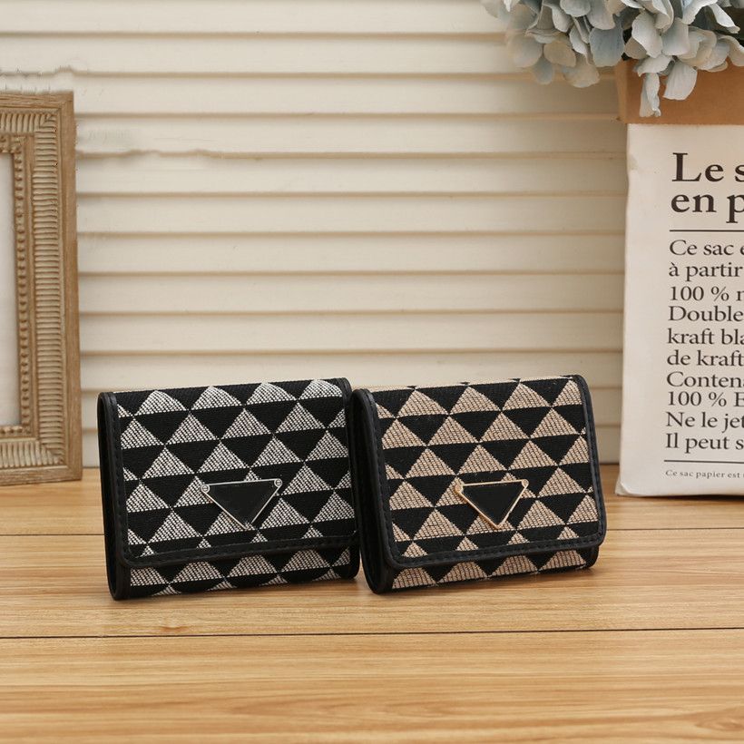 coin purse triangular bag Man Women Triangle Purses Clutch Bags Fashion Brand Short Wallets men Leather Multi-function Designers Business Card Holders channeel bag
coin purse triangular bag Man Women Triangle Purses Clutch Bags Fashion Brand Short Wallets men Leather Multi-function Designers Business Card Holders channeel bag
