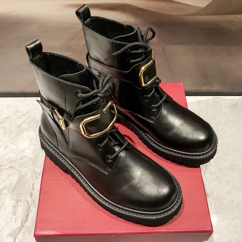 VLOGO Signature Designer Boots women Calfskin Combat Boot Luxury woman Martin Laced Up shoes low heel Platform Ankle Booties half fashion womens sneakers size 34-40, Shoes box
VLOGO Signature Designer Boots women Calfskin Combat Boot Luxury woman Martin Laced Up shoes low heel Platform Ankle Booties half fashion womens sneakers size 34-40, Shoes box
