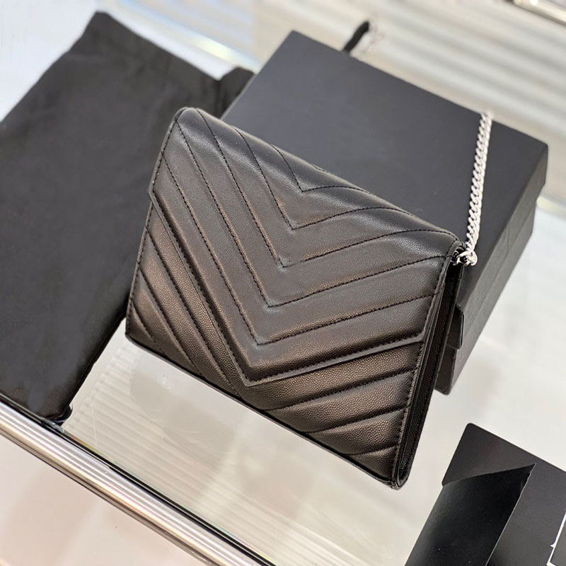 Fashion Handbags Shoulder Luxurys Designer Bags metal chain gold silver women Handbag Genuine Leather bag Flip cover diagonal Messenger Crossbody Handbag Purse, Dust bag
Fashion Handbags Shoulder Luxurys Designer Bags metal chain gold silver women Handbag Genuine Leather bag Flip cover diagonal Messenger Crossbody Handbag Purse, Dust bag