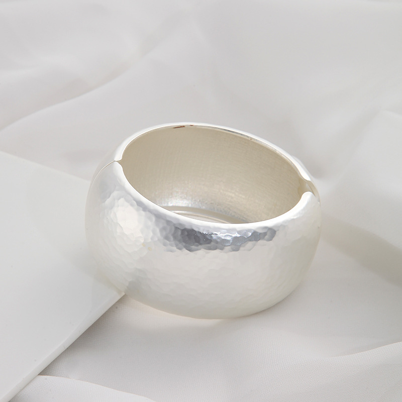 Fashion Exaggerated Wide Open Cuff Bracelets Big Bangle Cuffs Luxury Aesthetic Hammered Gold Silver Color Punk Rock Gothic Jewelry Bijoux Gifts For Wo