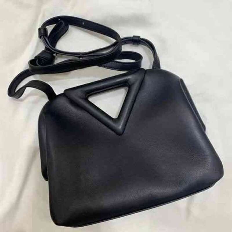 Bottegas Bag Point s Handbags Venetas Price Triangle Handbag Crossbody with the 2023 New Candy Color Invert Ae1d H8di G8se S5MF, Black trumpet
Bottegas Bag Point s Handbags Venetas Price Triangle Handbag Crossbody with the 2023 New Candy Color Invert Ae1d H8di G8se S5MF, Black trumpet
