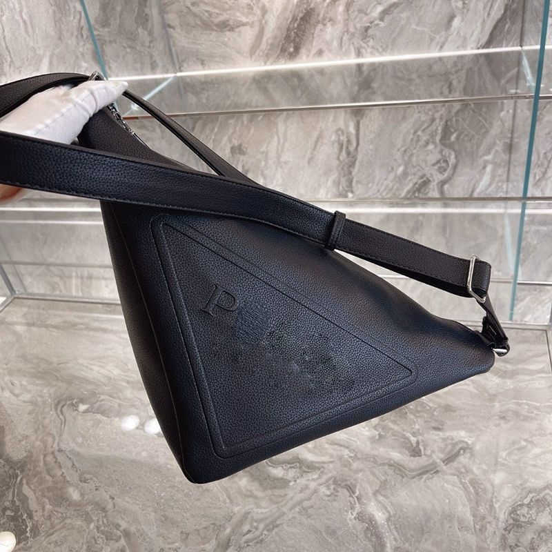 luxury women bags tote bag simple designer high quality leather black simple handheld diagonal triangle Bag casual Fashion design ladies, Black high
luxury women bags tote bag simple designer high quality leather black simple handheld diagonal triangle Bag casual Fashion design ladies, Black high