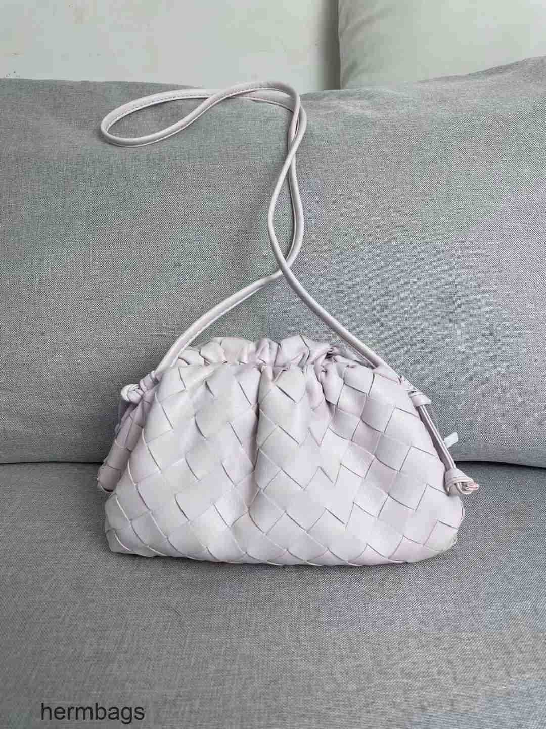 Bottegas Bag Shoulder One Women's Wrinkled Bags Pouch Designer Crochet Messenger Cloud Handbags Woven Kbgx, Cassava yellow cowhide
Bottegas Bag Shoulder One Women's Wrinkled Bags Pouch Designer Crochet Messenger Cloud Handbags Woven Kbgx, Cassava yellow cowhide
