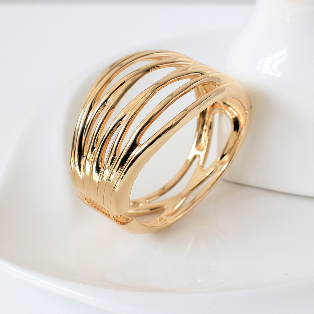 Fashion Exaggerated Wide Open Cuff Bracelets Big Bangle Cuffs Luxury Aesthetic Hammered Gold Silver Color Punk Rock Gothic Jewelry Bijoux Gifts For Wo