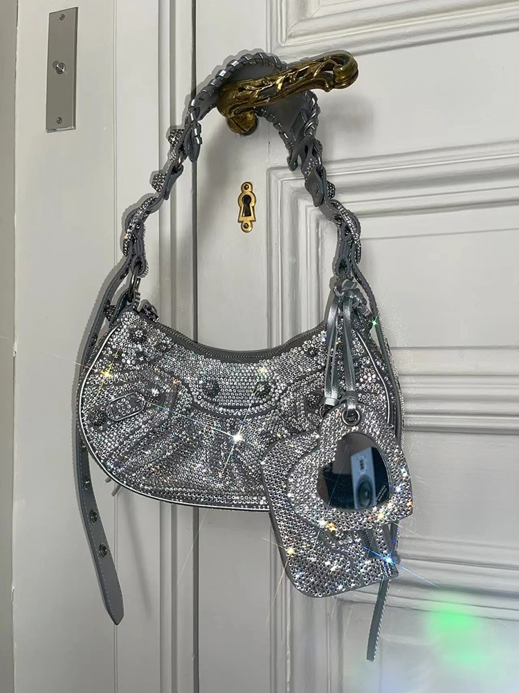 Evening Bags Fashion Luxury Brand Designer Diamonds Hobos Moto Style Women Shoulder Bag Rivet Crossbody Shining Purses And Handbags 220927, Blue
Evening Bags Fashion Luxury Brand Designer Diamonds Hobos Moto Style Women Shoulder Bag Rivet Crossbody Shining Purses And Handbags 220927, Blue