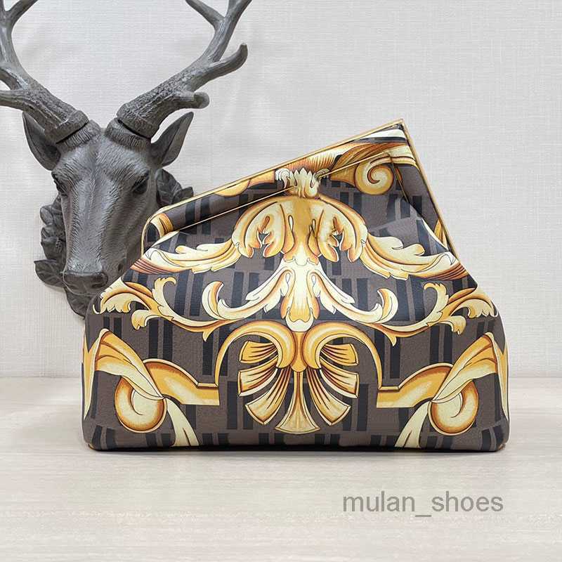 2022 Evening Bags Baroque Print Shoulder Bag Crossbody Handbags Purses Leather Tote Bags Women Classic Letter Metal Hasp Clutch Purse Metal Hardware Wallet, 26x18x9.5cm
2022 Evening Bags Baroque Print Shoulder Bag Crossbody Handbags Purses Leather Tote Bags Women Classic Letter Metal Hasp Clutch Purse Metal Hardware Wallet, 26x18x9.5cm