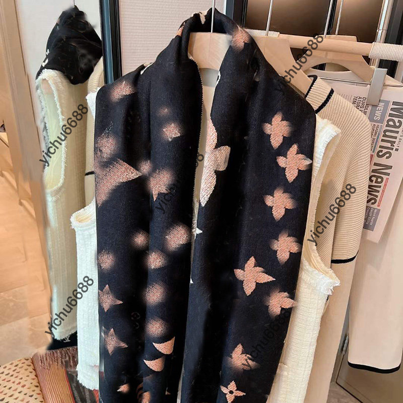 New Luxury Brand Bohemia Print Flower Winter Cashmere Scarf Women Twill Floral Turban Headband Large Hijab V Scarf Shawl
New Luxury Brand Bohemia Print Flower Winter Cashmere Scarf Women Twill Floral Turban Headband Large Hijab V Scarf Shawl