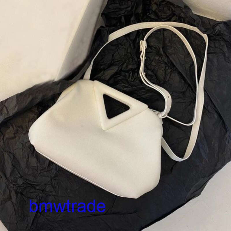 Bottegas Bag Point Bags Bottegas Handbags Venetas Price Triangle Handbag Crossbody with the Bag 2023 New Leather Inverted t D165 37ag G2nj, Black cowhide
Bottegas Bag Point Bags Bottegas Handbags Venetas Price Triangle Handbag Crossbody with the Bag 2023 New Leather Inverted t D165 37ag G2nj, Black cowhide