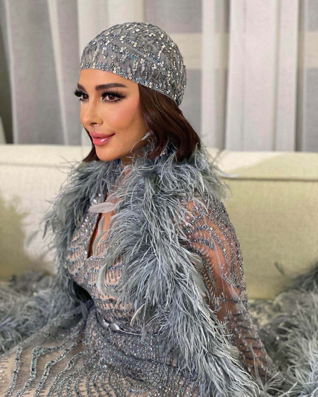 Luxury Feather Evening Dresses V Neck Sequins Beads Shiny Prom Dress With Warp Formal Party Gown Custom Made Plus Size