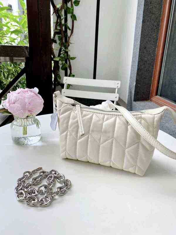 Miu Zhouzhoubao123 everfuull PM MM GM Designer Bags Tote Bag Handbag Crossbody Shoulder Bag Card Holder Fanny Packs EF3E TIZB, Black
Miu Zhouzhoubao123 everfuull PM MM GM Designer Bags Tote Bag Handbag Crossbody Shoulder Bag Card Holder Fanny Packs EF3E TIZB, Black