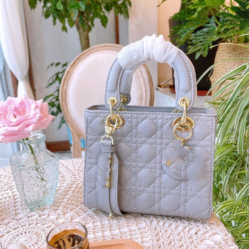 Women Handbag Brown Flower Tote Bags Shopping Bag Shoulder Crossbody Purse Fashion Genuine Leather Large Capacity Classic Letter Clutch Purses, Red
Women Handbag Brown Flower Tote Bags Shopping Bag Shoulder Crossbody Purse Fashion Genuine Leather Large Capacity Classic Letter Clutch Purses, Red