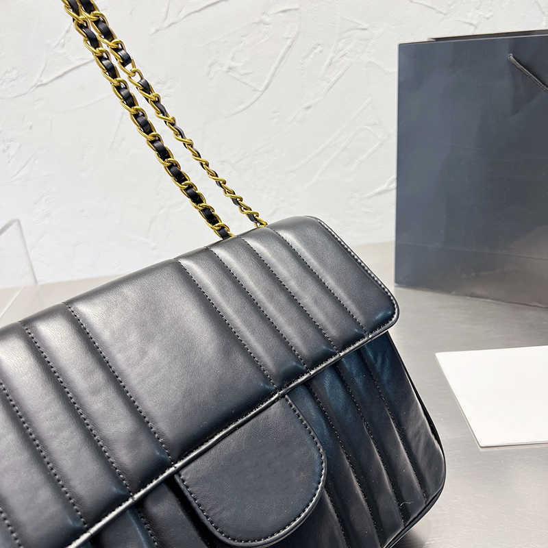 designer bag chain handbags Leather Shoulder Bag Elegant Stripes messenger bags luxury crossbody bags purse Flip Cover 220927, Cbag black
designer bag chain handbags Leather Shoulder Bag Elegant Stripes messenger bags luxury crossbody bags purse Flip Cover 220927, Cbag black