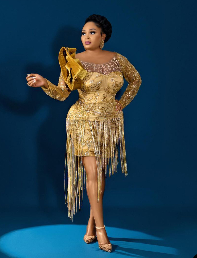 Glitter Bright Yellow Mother Of The Bride Dresses Scoop Long Sleeves Lace Evening Dress Tassels Sequins Formal Mother's Wear