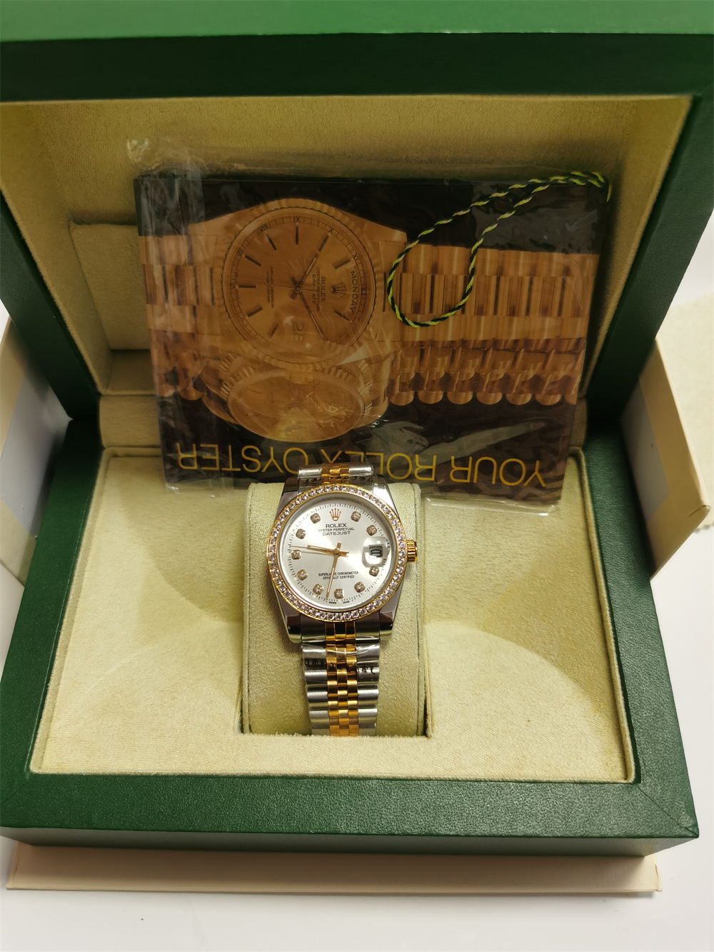 Original box certificate 18k Gold President Male Watches Day Date Diamonds gold dial Watch Men Stainless Diamond Bezel Automatic WristWatch 2813, Style 6
Original box certificate 18k Gold President Male Watches Day Date Diamonds gold dial Watch Men Stainless Diamond Bezel Automatic WristWatch 2813, Style 6