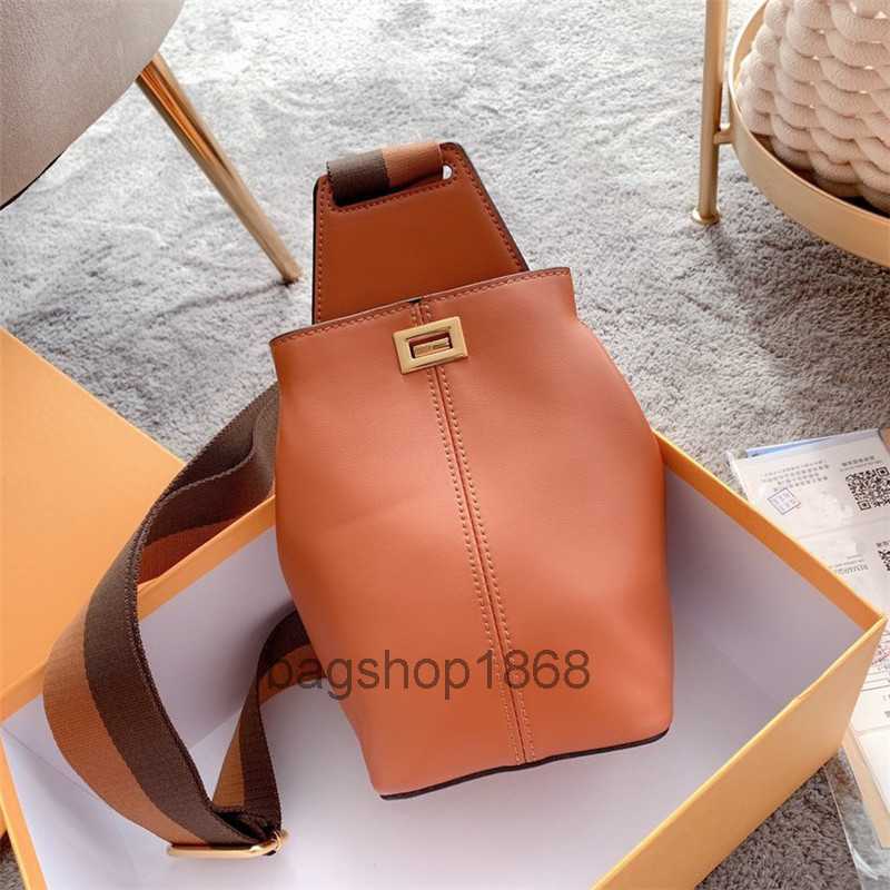 New unisex Fanny packs high quality leather cross chest classic handbag brand leather bag size 27x13 cm, 01
New unisex Fanny packs high quality leather cross chest classic handbag brand leather bag size 27x13 cm, 01