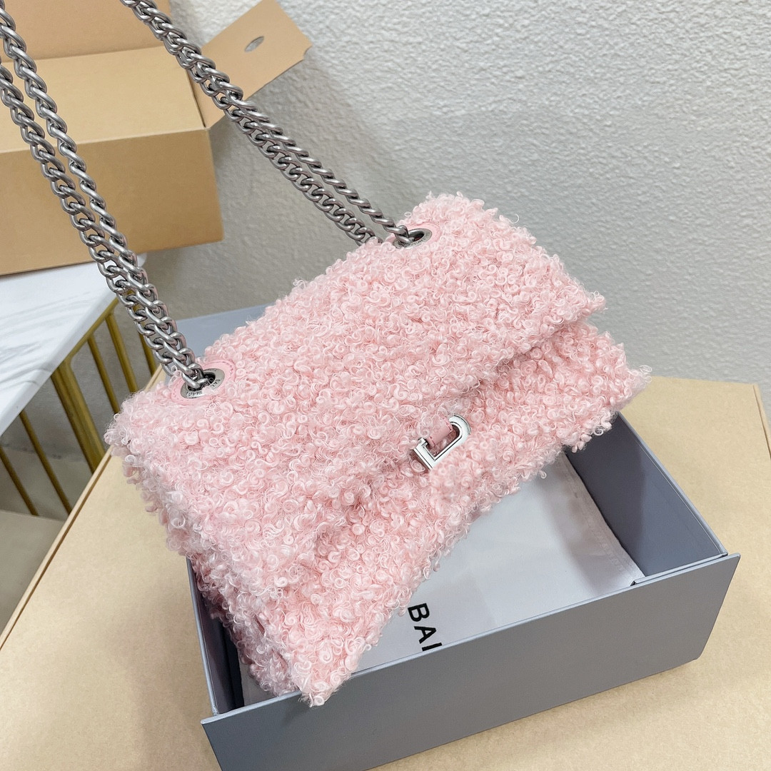 Lamb Wool Design Hourglass Handbags Purses Womens Fur Shoulder Bags Gold Silver Chain Letter Crossbody Cool Autumn Winter Clutch Bag, Price difference
Lamb Wool Design Hourglass Handbags Purses Womens Fur Shoulder Bags Gold Silver Chain Letter Crossbody Cool Autumn Winter Clutch Bag, Price difference