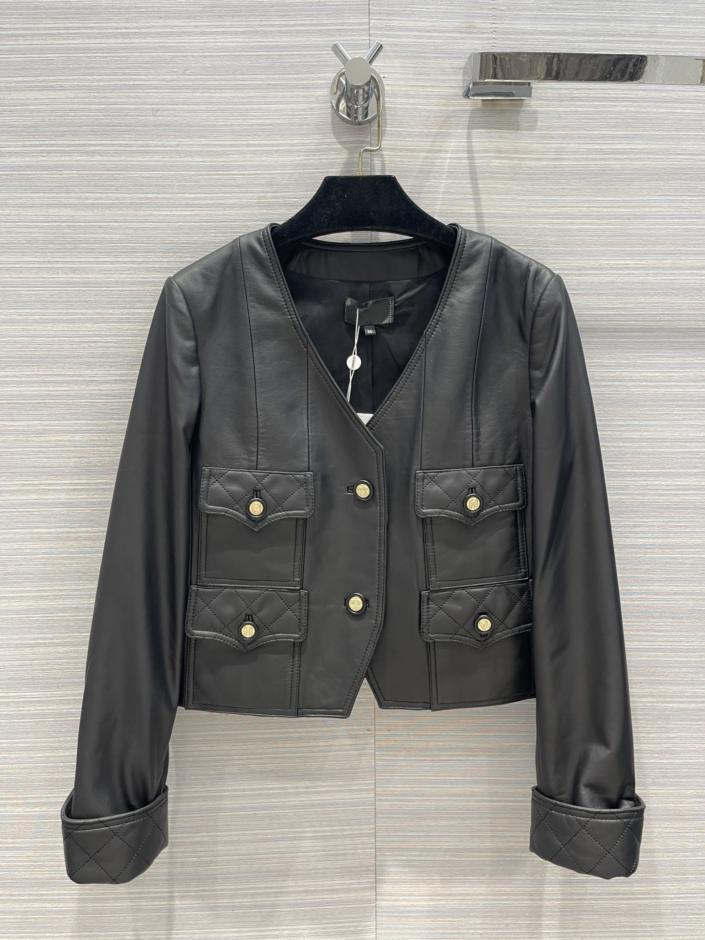 Chan Women's brand jacket 2022 New Women Autumn Winter Fashion leather coat Designer logo dermis top-grade leather jacket Casual Spring coat Cardigan Christmas Gift, Black
Chan Women's brand jacket 2022 New Women Autumn Winter Fashion leather coat Designer logo dermis top-grade leather jacket Casual Spring coat Cardigan Christmas Gift, Black
