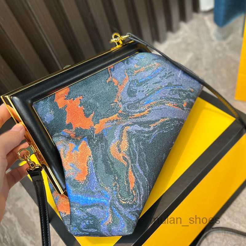 2022 Evening Bags Shoulder Bag Crossbody Bags Women Clutch Handbag Female Irregular Purse Hardware Buckle Adjustable Shoulder Strap Inside Letter
2022 Evening Bags Shoulder Bag Crossbody Bags Women Clutch Handbag Female Irregular Purse Hardware Buckle Adjustable Shoulder Strap Inside Letter