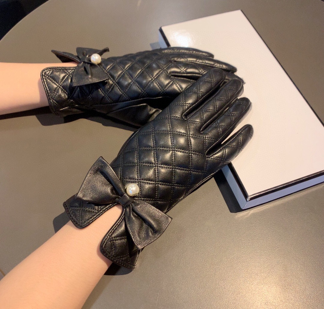 designer gloves leather glove ladies sheepskin rabbit fur winter mitten for women official replica Counter quality European size T0P quality 003B
designer gloves leather glove ladies sheepskin rabbit fur winter mitten for women official replica Counter quality European size T0P quality 003B