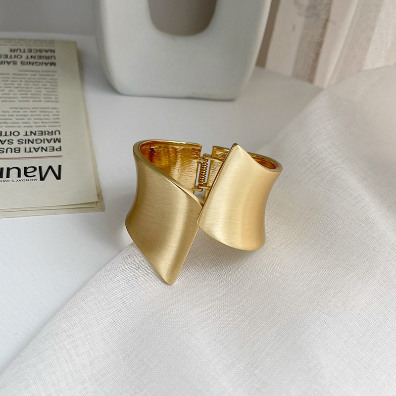 Fashion Exaggerated Wide Open Cuff Bracelets Big Bangle Cuffs Luxury Aesthetic Hammered Gold Silver Color Punk Rock Gothic Jewelry Bijoux Gifts For Wo