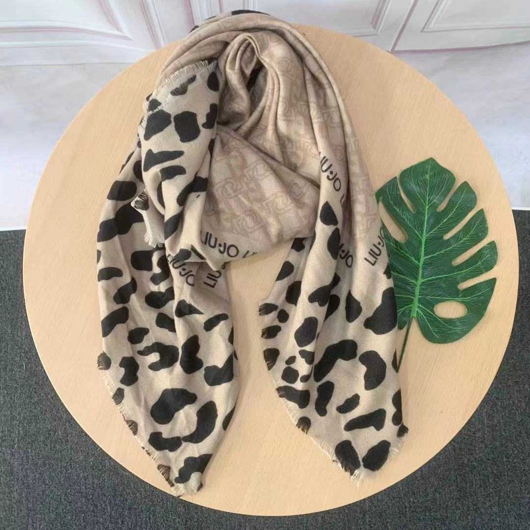 Scarves wholesale 2022 Liu .jo Autumn and winter new imitation cashmere fashion trend plaid floral print long scarf shawl T220919
Scarves wholesale 2022 Liu .jo Autumn and winter new imitation cashmere fashion trend plaid floral print long scarf shawl T220919