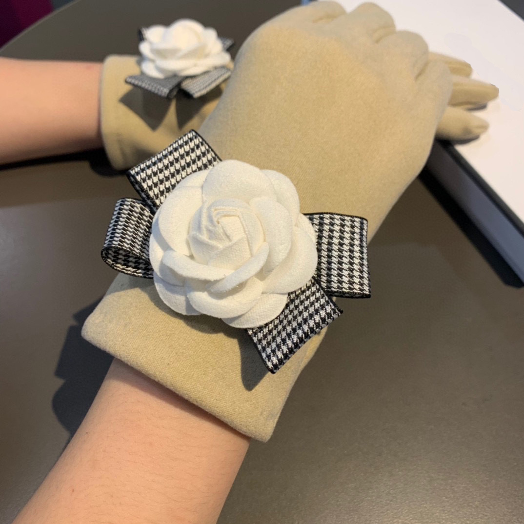 CH designer gloves leather glove ladies wool winter mitten for women official replica Counter quality European size T0P quality 013A
CH designer gloves leather glove ladies wool winter mitten for women official replica Counter quality European size T0P quality 013A