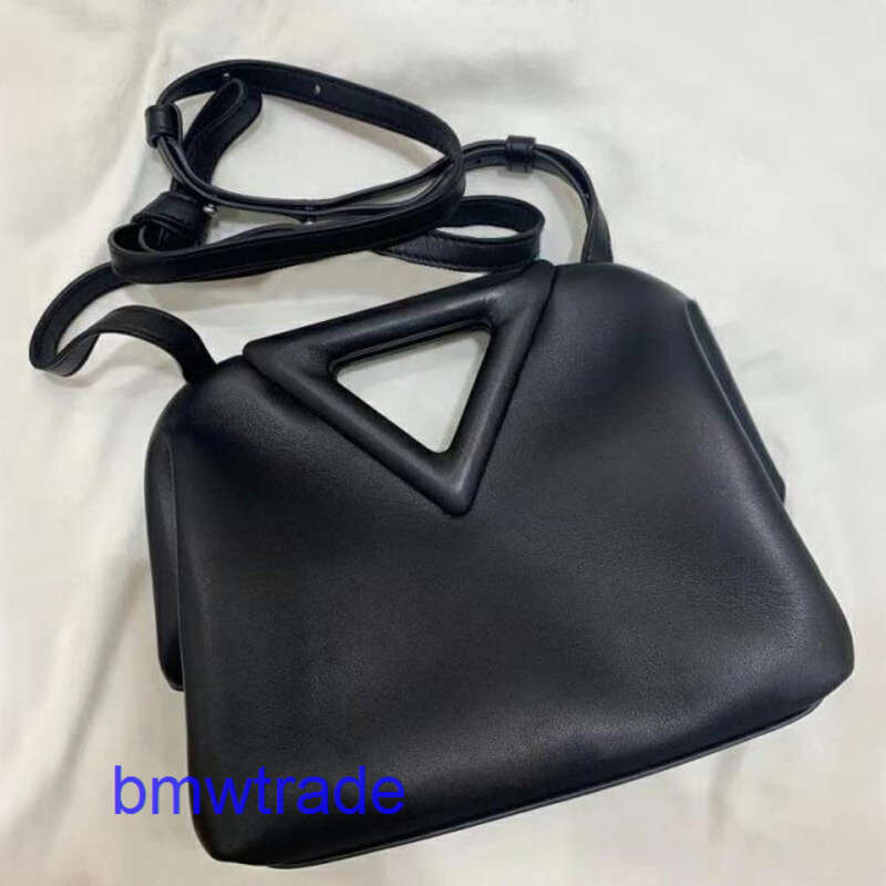Bottegas Bag Point Bags Bottegas Handbags Venetas Price Triangle Handbag Crossbody with the Bag 2023 New Candy Color Invert Ae1d H8di G8se, Black trumpet
Bottegas Bag Point Bags Bottegas Handbags Venetas Price Triangle Handbag Crossbody with the Bag 2023 New Candy Color Invert Ae1d H8di G8se, Black trumpet
