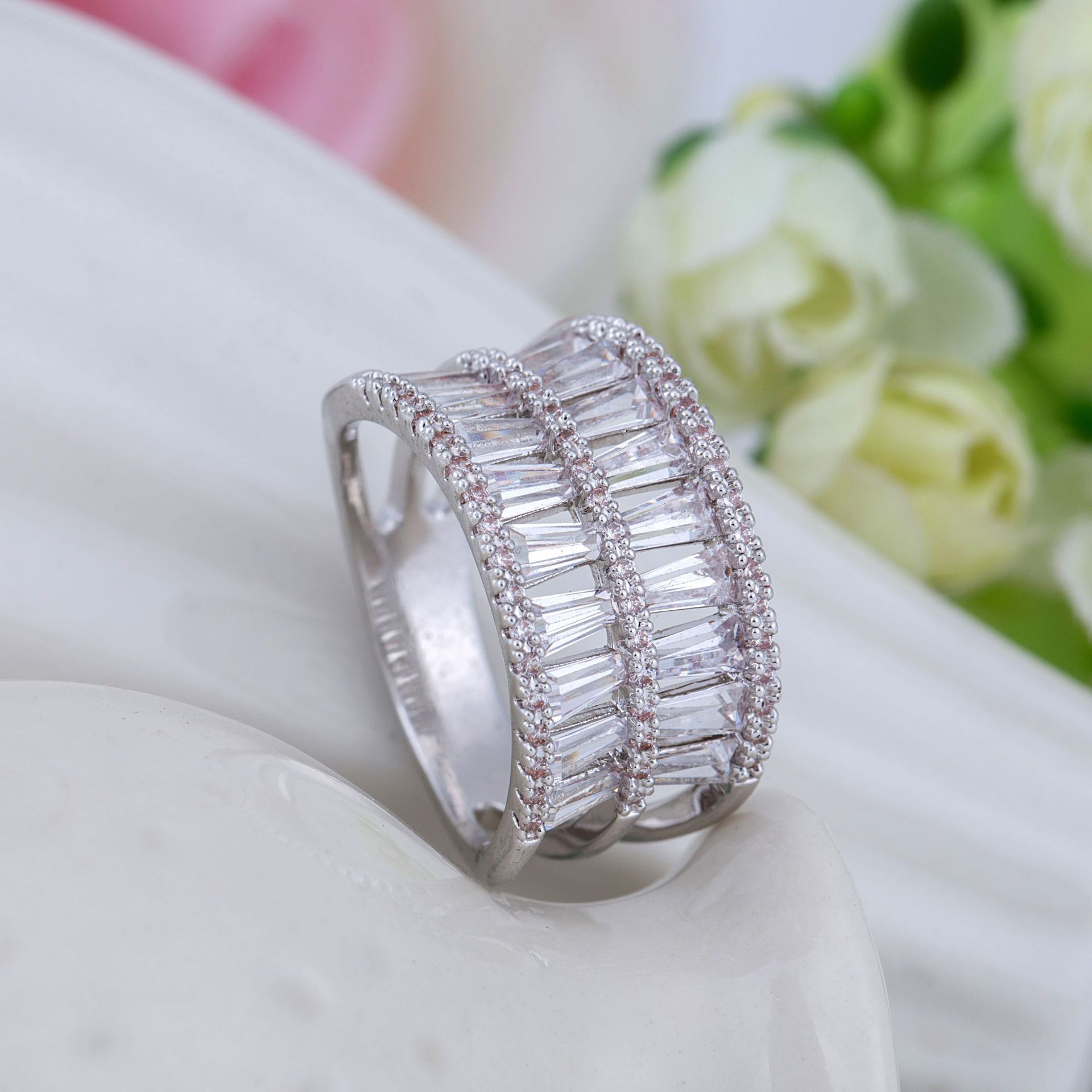 Bling Prong Tennis Cubic Zirconia Finger Rings Size 5 to 10 Band Ring for Women Men Guys Wedding Aniversory Party Iced Out White Gemstone Hip Hop Jewe