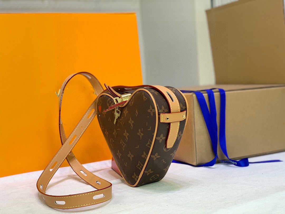 2022 new Women Luxury Brand Original Single Shoulder Bag ladies Designer Bag fashion casual print Female Heart-shaped crossbody bag Handbags W220928, Customer service
2022 new Women Luxury Brand Original Single Shoulder Bag ladies Designer Bag fashion casual print Female Heart-shaped crossbody bag Handbags W220928, Customer service