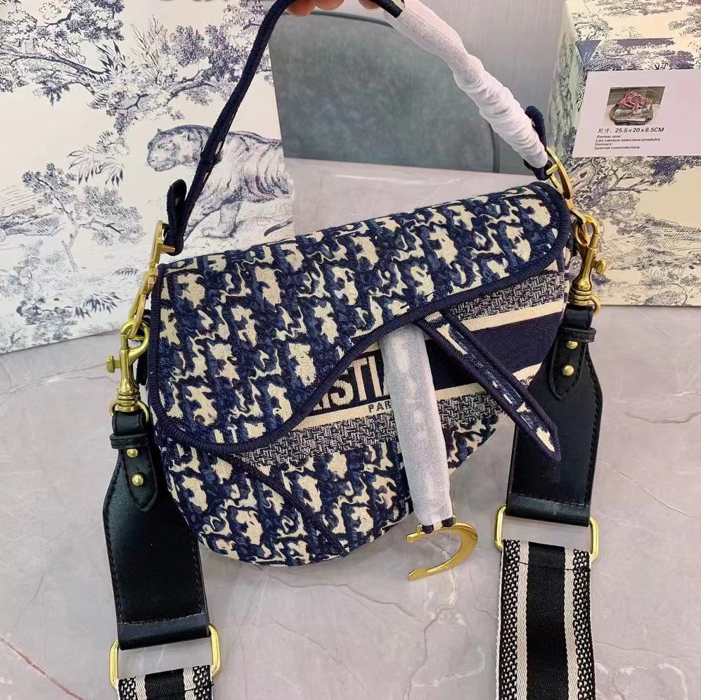 Handbag Saddles bag with Strap Designer Bag backpacks Tote Wallet magnetic Metal pendant Purses Top 5A Shoulder bags Womens Crossbody Handbags s3, #17
Handbag Saddles bag with Strap Designer Bag backpacks Tote Wallet magnetic Metal pendant Purses Top 5A Shoulder bags Womens Crossbody Handbags s3, #17