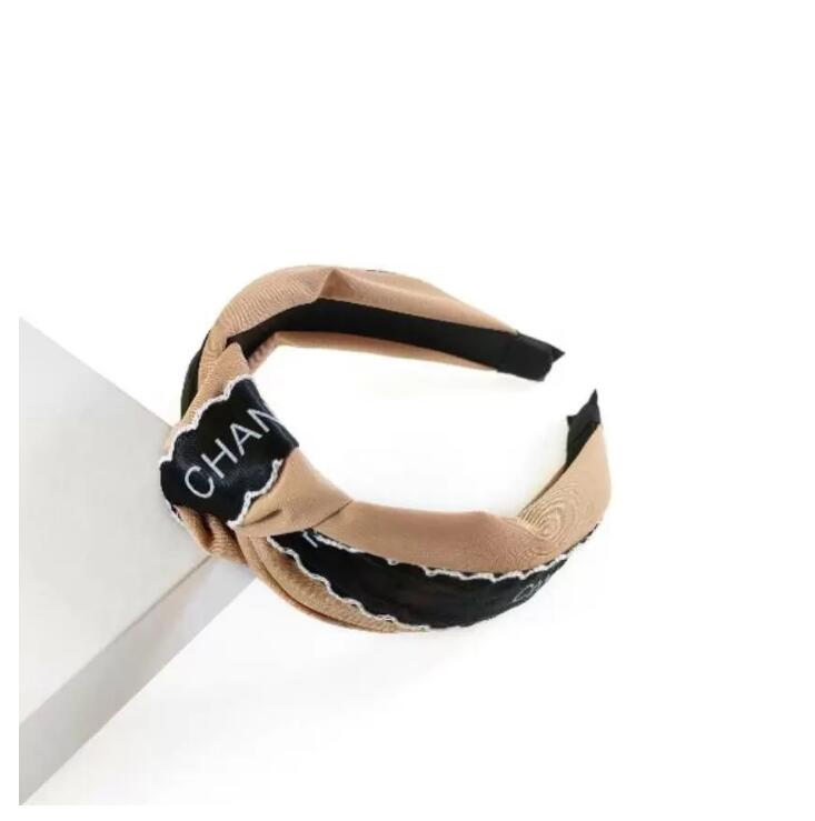 Women Brand Designer Letter Print Headband Wide-brimmed Twisted Webbing Hairbands Fashion Womens Cloth Hairhoop Turban Party Headwraps Hair Accessories Gifts
Women Brand Designer Letter Print Headband Wide-brimmed Twisted Webbing Hairbands Fashion Womens Cloth Hairhoop Turban Party Headwraps Hair Accessories Gifts