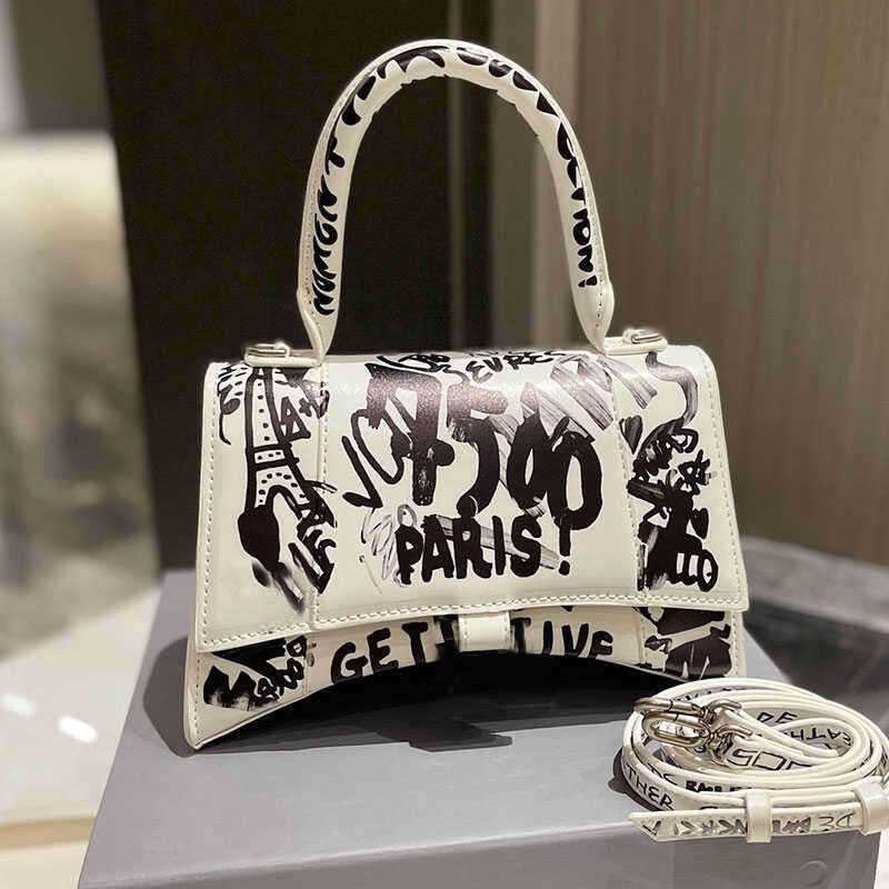 Evening Bags Cases Shoulder Bags Totes Handbag Women Cross Body Bag Shoulder Bags Tote Fashion Plain Genuine Leather Graffiti Letter Printing Top Quality, Black
Evening Bags Cases Shoulder Bags Totes Handbag Women Cross Body Bag Shoulder Bags Tote Fashion Plain Genuine Leather Graffiti Letter Printing Top Quality, Black
