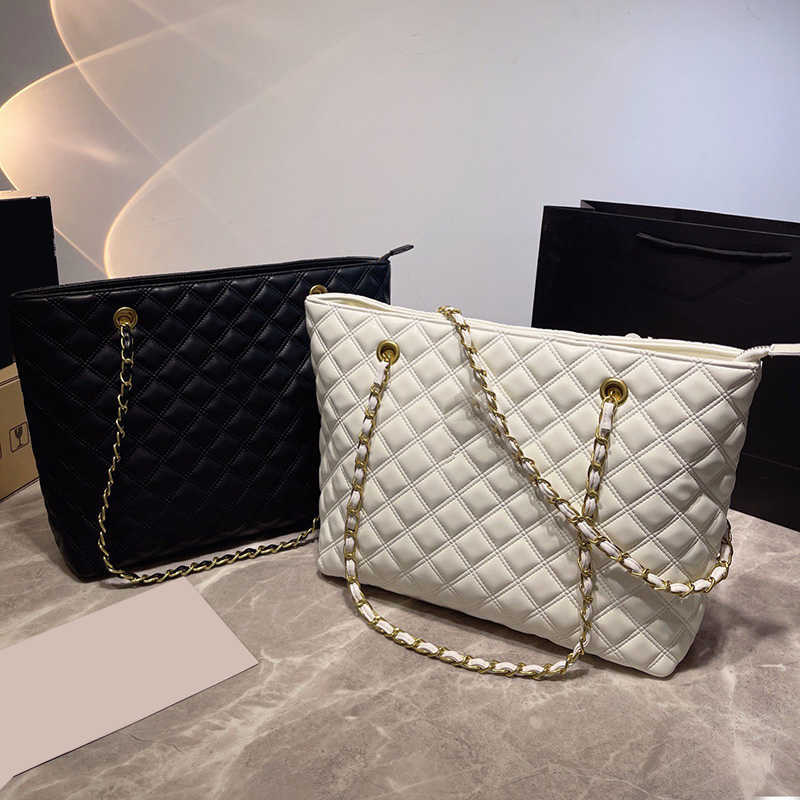 2022Ssw France Womens Vinatge Jumbo Classical Quilted Bags Aged Gold Metal Hardware Matelasse Chain Shoulder Handbags Luxury Designer Large Capacity Totes 32CM, Black
2022Ssw France Womens Vinatge Jumbo Classical Quilted Bags Aged Gold Metal Hardware Matelasse Chain Shoulder Handbags Luxury Designer Large Capacity Totes 32CM, Black
