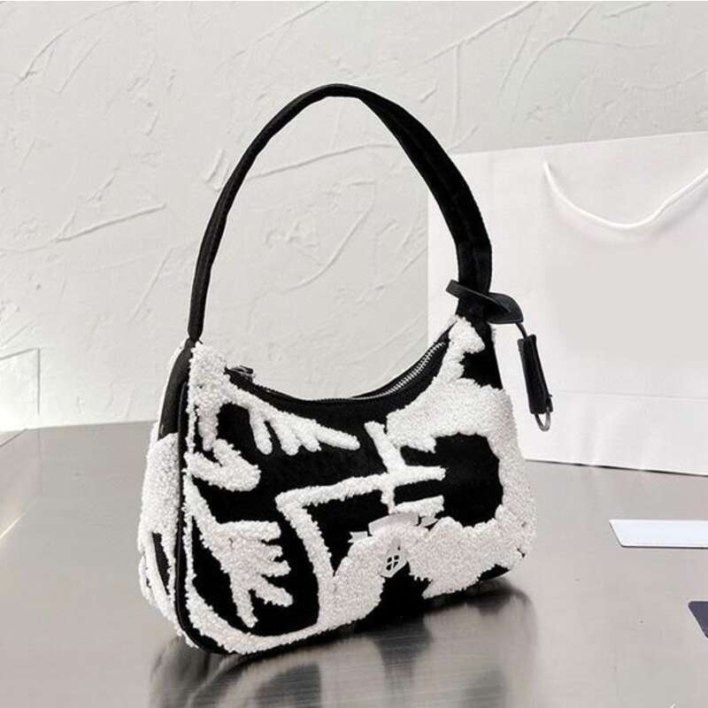 Evening Bags Bag Hobo Soft Shoulder Terry Floral Embroidery Handbags Purse Fur Armpit Bags Embroidered Letter Lambwool Tote Handle Zipper WM
Evening Bags Bag Hobo Soft Shoulder Terry Floral Embroidery Handbags Purse Fur Armpit Bags Embroidered Letter Lambwool Tote Handle Zipper WM