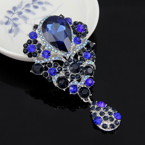 Water Drop Brooch Diamond Crystal Corsage Scarf Buckle Dress Business Suit Brooches for Women Jewelry Will and Sandy Gift
Water Drop Brooch Diamond Crystal Corsage Scarf Buckle Dress Business Suit Brooches for Women Jewelry Will and Sandy Gift