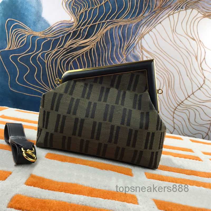 Evening Bags Fashion Clutch Bag Women Shoulder Bags Wool Crossbody Handbags Purse Metal Letter Buckle Removable Inner Hook Gold Hardware Cross Body Wallets, 32.5x23.5x15cm
Evening Bags Fashion Clutch Bag Women Shoulder Bags Wool Crossbody Handbags Purse Metal Letter Buckle Removable Inner Hook Gold Hardware Cross Body Wallets, 32.5x23.5x15cm