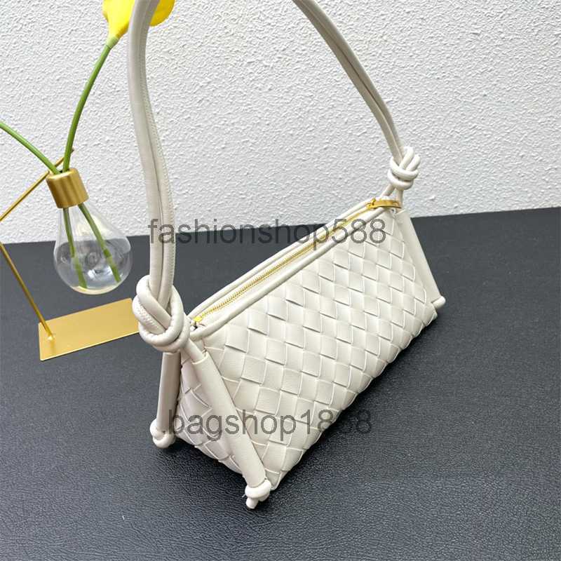 Women's luxurys Designer Bags Shoulder HandBag Mini Handbags pocket woven bag women purse cardholder cow leather bag
Women's luxurys Designer Bags Shoulder HandBag Mini Handbags pocket woven bag women purse cardholder cow leather bag