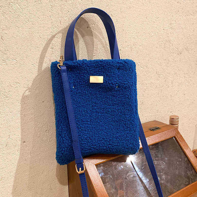 Evening Bags Winter Style Lamb Wool Handbag Large Capacity Foreign Style Trend Blue Women's Bag South Wind Same Plush Messenger 220826
