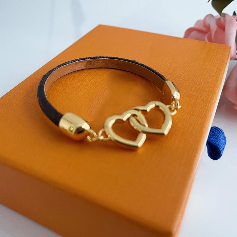 Europe America Fashion Style Charm Bracelets Lady 316L Titanium Steel Engraved Letter 18K Plated Gold Luxury designer Bracelet with Heart Pendant Channel Jewelry
Europe America Fashion Style Charm Bracelets Lady 316L Titanium Steel Engraved Letter 18K Plated Gold Luxury designer Bracelet with Heart Pendant Channel Jewelry